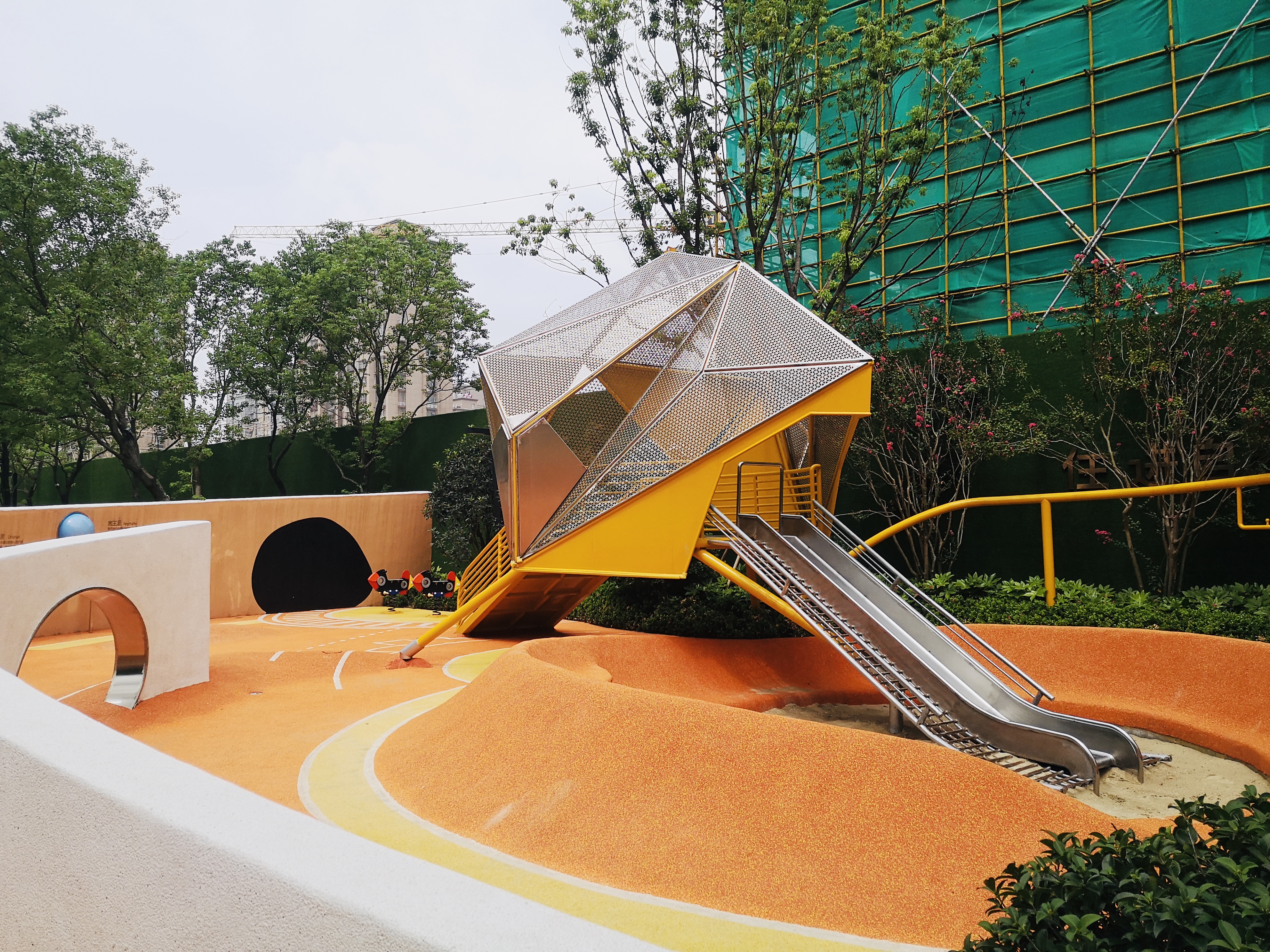 歷時了一周的游樂設(shè)施成品已出爐